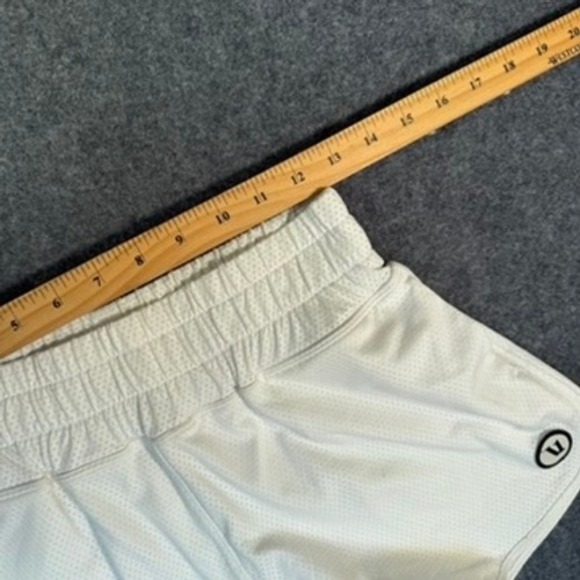 Vuori Womens White Micro Mesh Athletic Shorts Elastic Waist Logo Size S Active - Picture 7 of 10